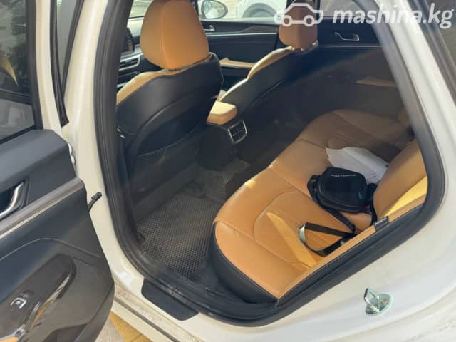 Kia K5 III 1.6 AT