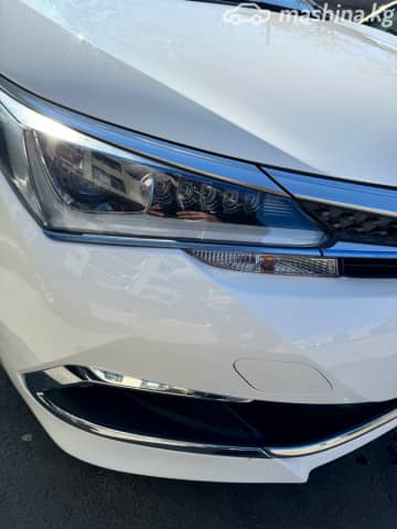 Toyota Corolla XI (E160, E170, E180) Рестайлинг 1 1.8hyb CVT