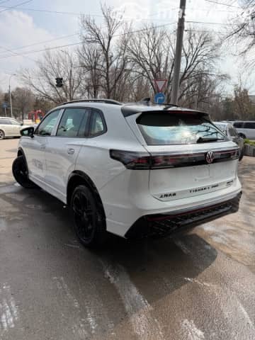 Volkswagen Tiguan III (China Market) 2.0 AMT 4WD