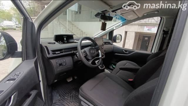 Hyundai Staria 2.2d AT