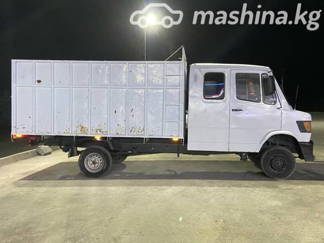 Mercedes-Benz Бортовой (4х2)