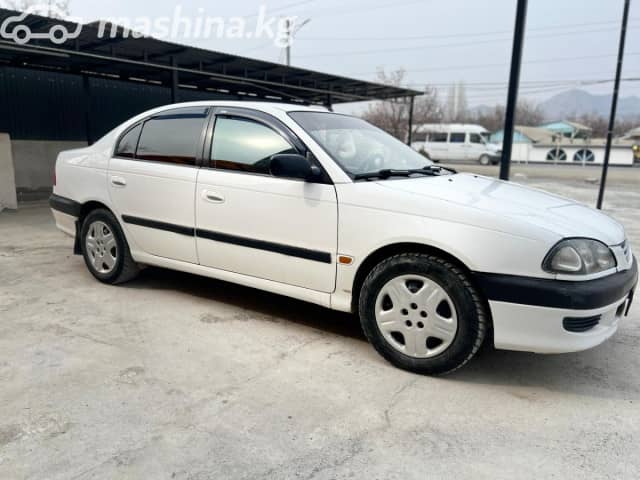 Toyota Avensis I 1.6 MT