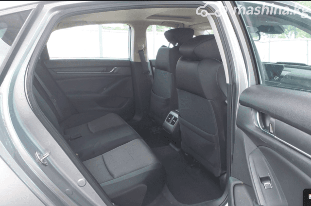 Honda Accord X Рестайлинг 2.0 AT