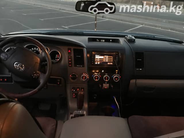 Toyota Sequoia II 5.7 AT 4WD