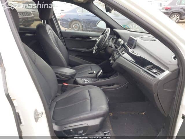 BMW X1 II (F48) Рестайлинг 28i xDrive 2.0 AT 4WD