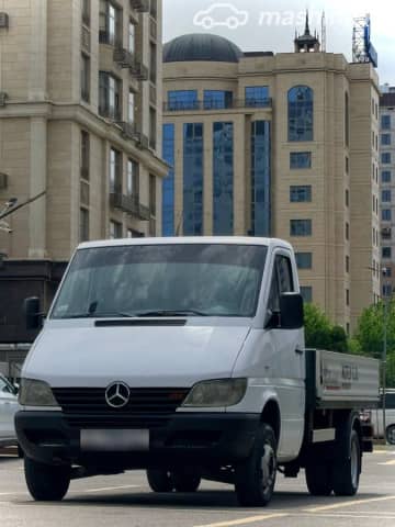 Mercedes-Benz Бортовой (4х2)
