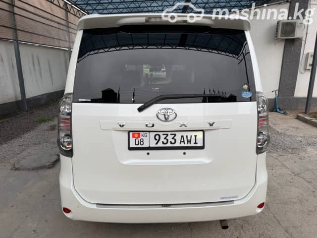 Toyota Voxy II (R70) 2.0 CVT 4WD