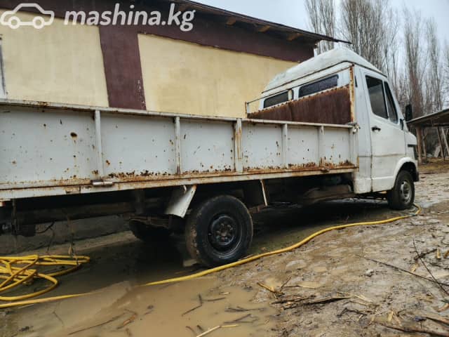 Mercedes-Benz Бортовой (4х2)