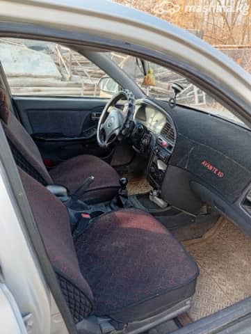 Hyundai Avante III 1.5 MT