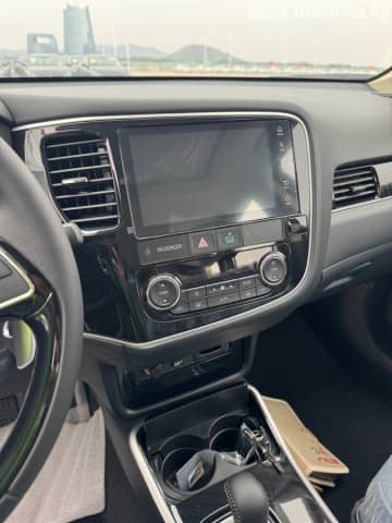 Mitsubishi Outlander IV 2.5 CVT 4WD
