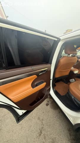 Toyota Highlander IV (U70) 2.5hyb AT