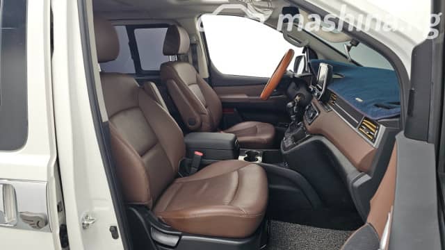 Hyundai Starex (H-1) II Рестайлинг 2 2.5d AT 4WD