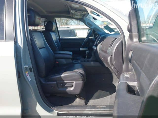Toyota Sequoia II Рестайлинг 5.7 AT 4WD