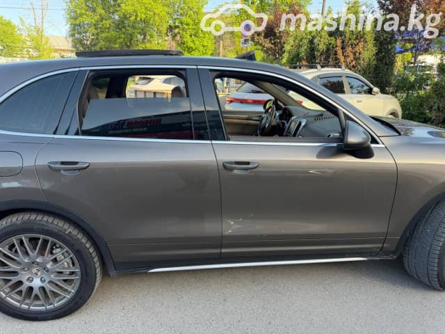 Porsche Cayenne II (958) Turbo 4.8 AT 4WD