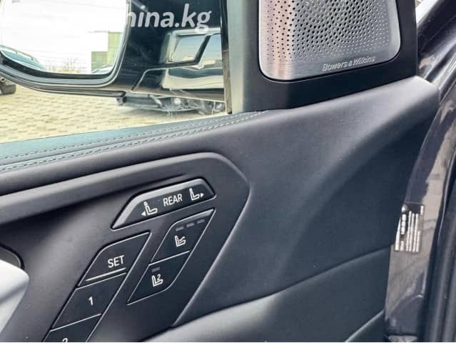 BMW X7 I (G07) 50i 4.4 AT 4WD