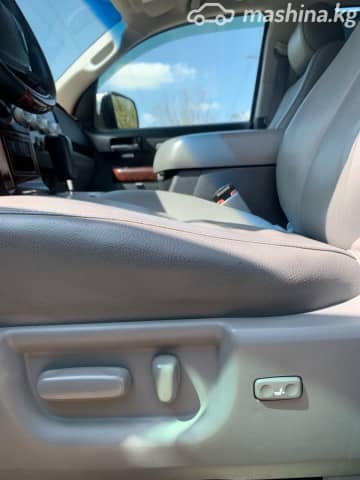 Toyota Sequoia II 5.7 AT 4WD