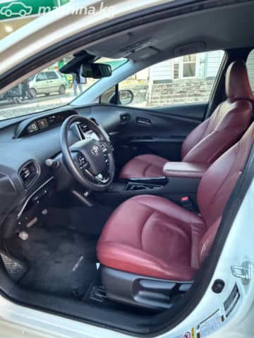 Toyota Prius IV Рестайлинг (XW50) 1.8hyb AT