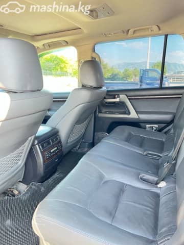 Toyota Land Cruiser 200 Series 4.5d AT 4WD