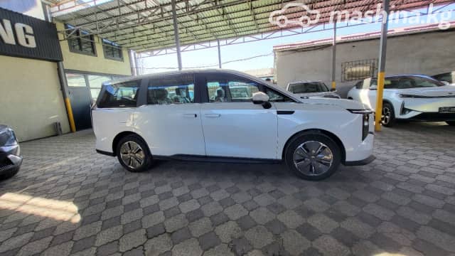 Maxus MIFA 9 90 kWh Electro AT