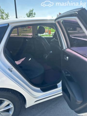 Kia K5 II 2.0 AT