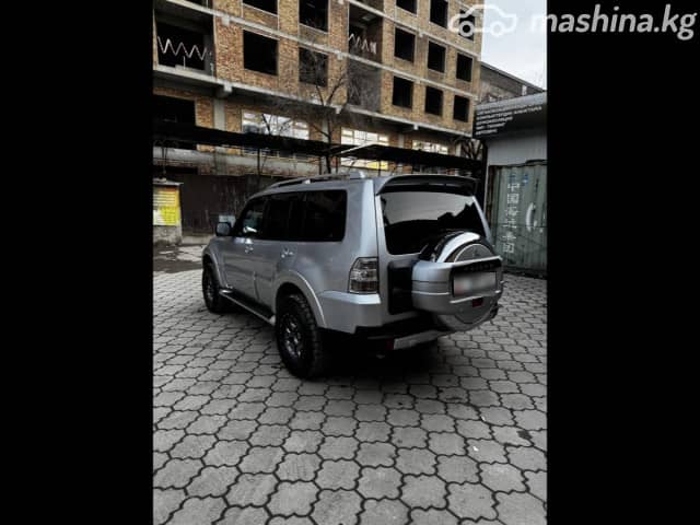 Mitsubishi Pajero IV 3.8 AT 4WD