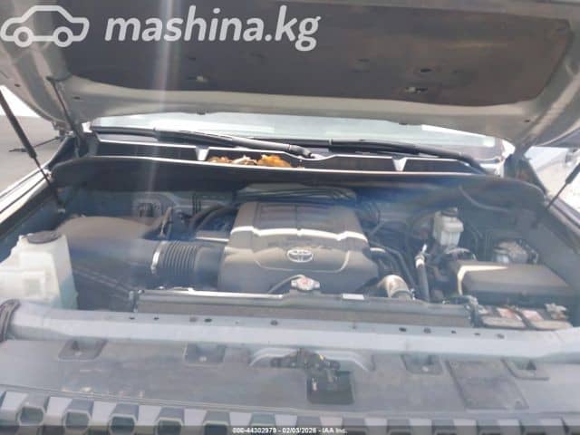 Toyota Tundra II Рестайлинг CrewMax 5.7 AT 4WD