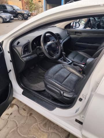 Hyundai Avante VI 1.6 AT