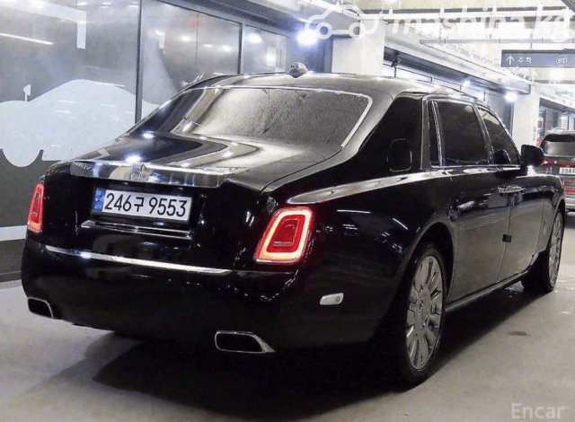 Rolls-Royce Phantom VII Long 6.8 AT