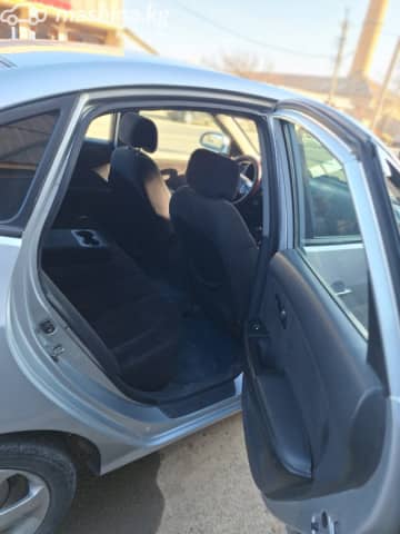 Hyundai Elantra IV (HD) 1.6 MT