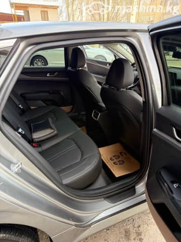 Kia K5 III LPi 2.0 AT
