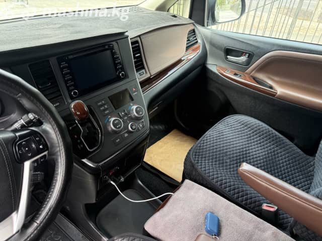 Toyota Sienna III Рестайлинг 2 3.5 AT 4WD