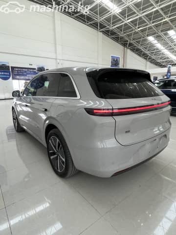 LiXiang L6 1.5hyb AT 4WD