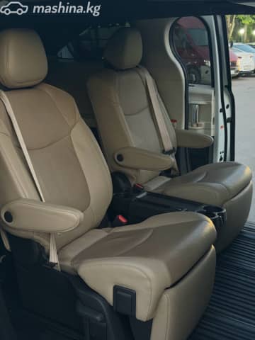 Toyota Sienna IV 2.5hyb AT