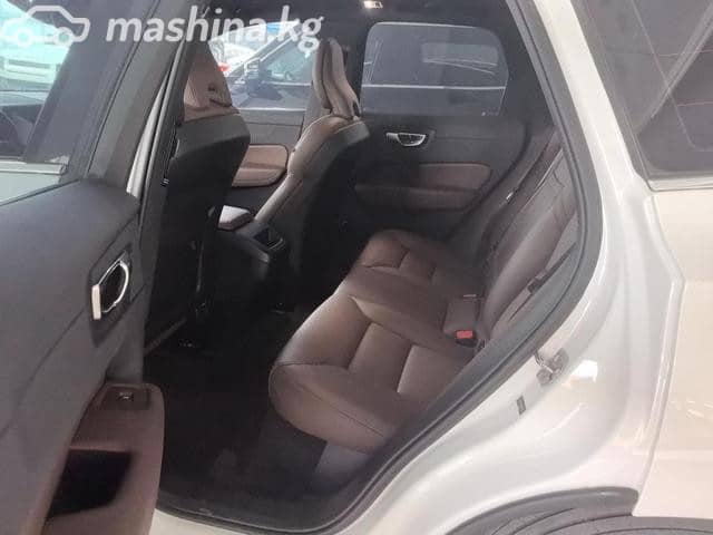 Volvo XC60 II Рестайлинг 2.0 AT 4WD