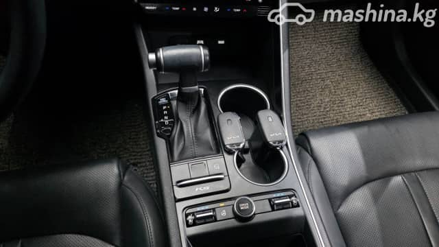 Kia K5 III LPi 2.0 AT
