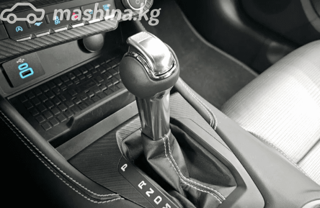 Ford Mustang VI Рестайлинг 2.3 AT