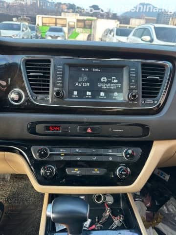 Kia Carnival III 2.2d AT
