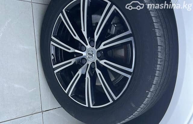 Volvo XC60 II Рестайлинг 2.0 AT 4WD