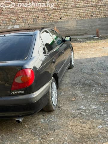 Toyota Avensis I 1.8 MT