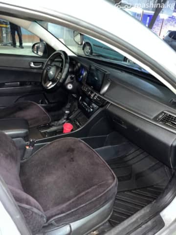 Kia K5 II 2.0 AT