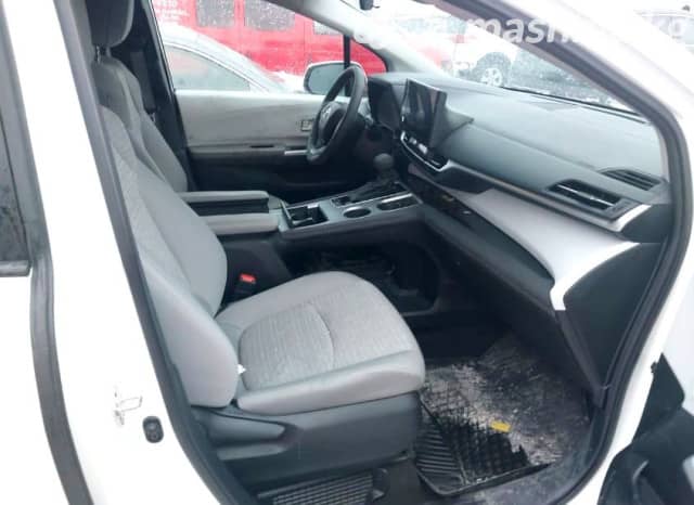 Toyota Sienna IV 2.5hyb AT 4WD