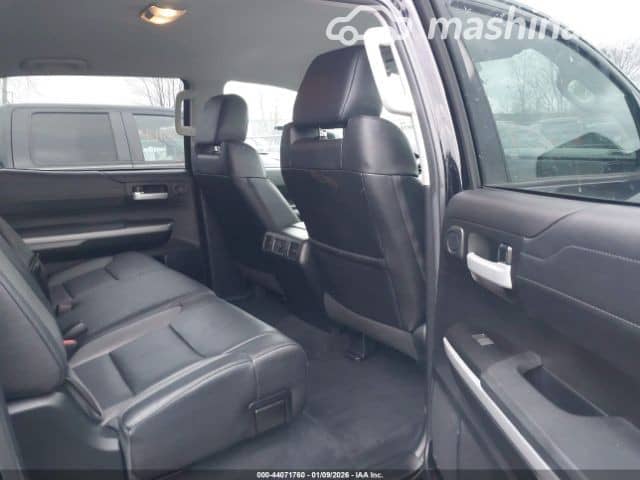 Toyota Tundra II Рестайлинг CrewMax 5.7 AT 4WD