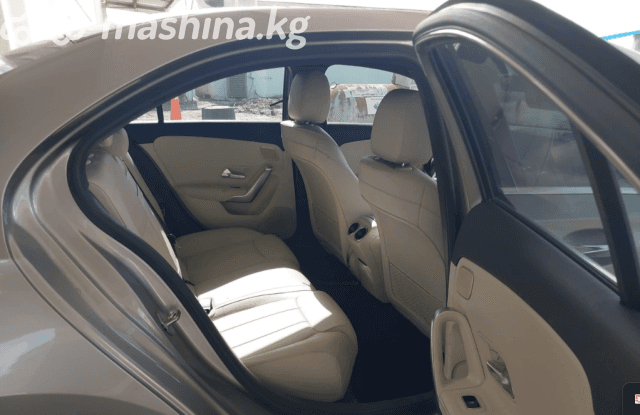 Mercedes-Benz A-Класс IV (W177) 220 2.0 AMT 4WD