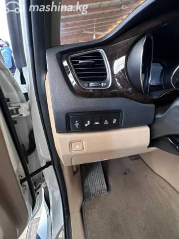 Kia Carnival III 2.2d AT