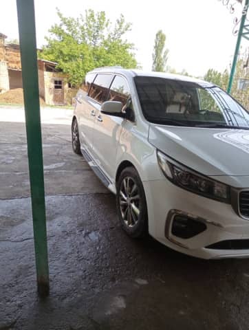 Kia Carnival III 2.2d AT