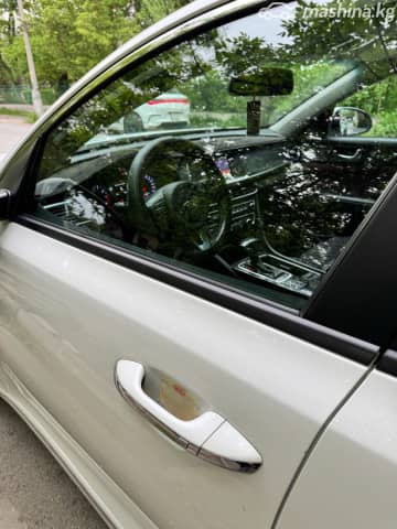 Kia K5 II 2.0 AT