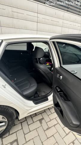 Kia K5 II 2.0hyb AT