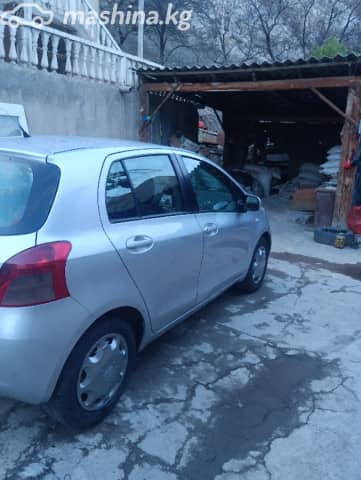 Toyota Yaris II Рестайлинг 1.3 MT