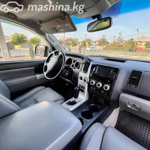 Toyota Sequoia II 5.7 AT 4WD