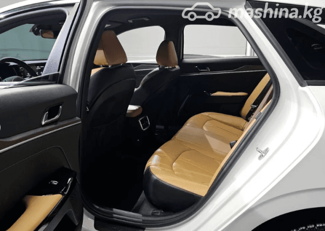 Kia K5 III 2.0 AT